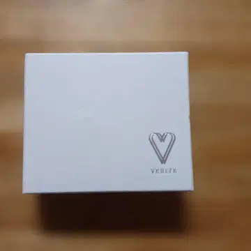 VERITE 펄 장식 커프스 3개 세트