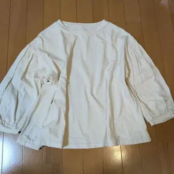 네스트로브 티셔츠 아이보리