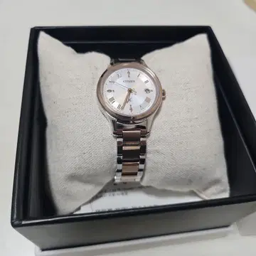 CITIZEN 크로스씨 이슬이 컬렉션 ES9496-64W