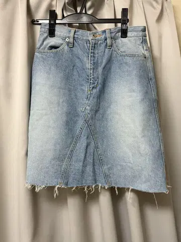 Loungedress 라이트 블루 데님 무릎 기장 스커트