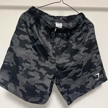 GYMSHARK 카모플라쥬 숏팬츠
