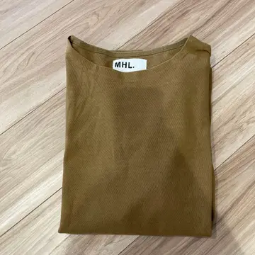 MHL. 긴팔 티셔츠 머스타드 브라운