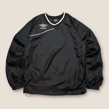 UMBRO 나일론 풀오버 블랙 자수 디자인 피스테