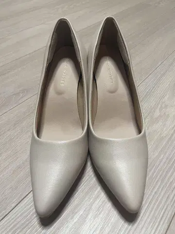 아이보리 런닝 펌프스