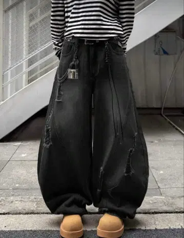 블랙 와이드 팬츠 데미지 가공