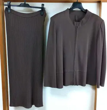 미카레이디 집업 자켓과 롱 스커트의 셋업