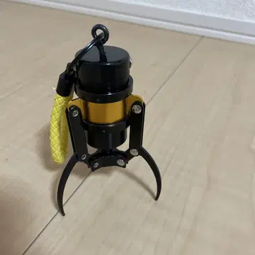 뽑기 게임풍 키링 블랙 골드 약 10cm