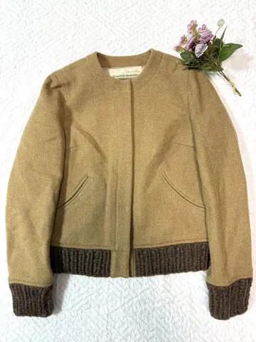 MAUVAISES HERBES 클래식 울 100% 카멜 블루종