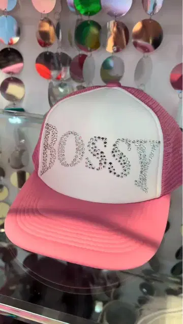BOSSY 스톤 장식 트래커 캡