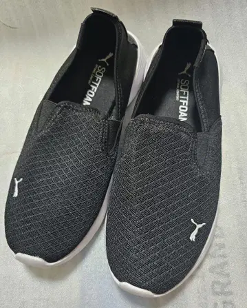 Puma 블랙 슬립온 스니커즈