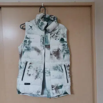 OAKLEY 카모플라쥬 다운 베스트