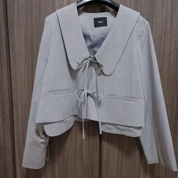 SORIN 세일러 카라 리본 자켓 그레이 숏 기장