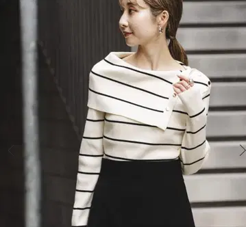 noble 숄더 버튼 타이트 리브 니트