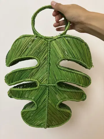 메르세데스 사라자르 잎 카고백