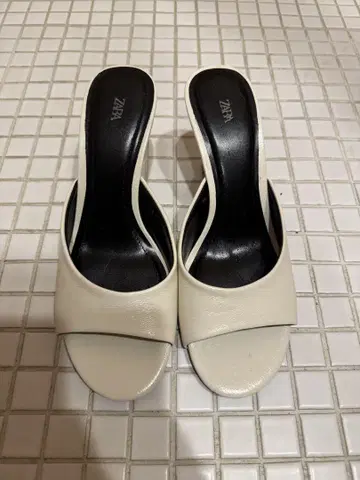 ZARA 클리어 웨지 가죽 뮬