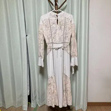 연한 핑크 레이스 원피스