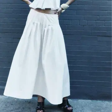 ZARA 화이트 플리츠 스커트 M 사이즈