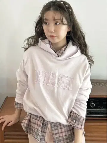 릴리 브라운 ANNA SUI 후드 부착 맨투맨