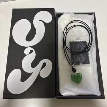yurika akutsu ho. glass string necklace