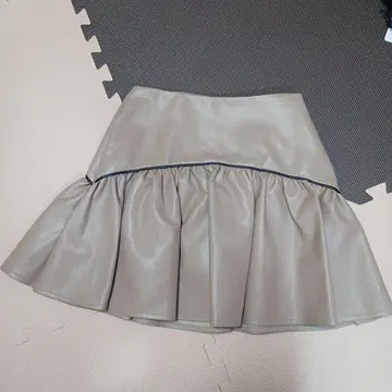 다리치 S 베이지 미니 플레어 스커트