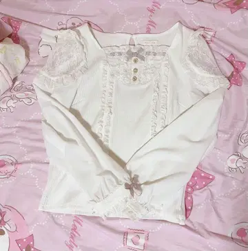 LIZLISA 리즈리사 크로스 레이스 리본 컷 상의