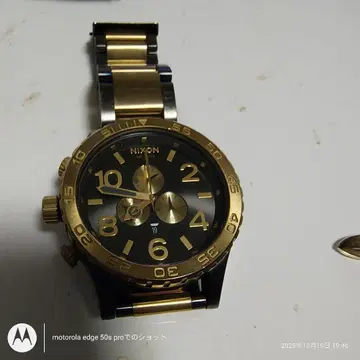 NIXON 크로노그래프 손목시계 블랙/골드