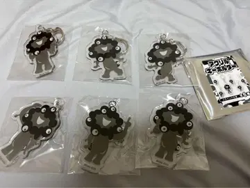 블랙 미야쿠미야쿠 아크릴 키링