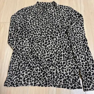 MOUSSY 레오파드 탑