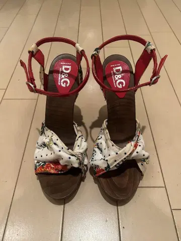 D&G 꽃무늬 웨지힐 샌들