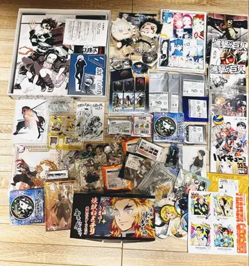 주술회전 귀멸의 칼날 아크릴 스탠드 캔뱃지 세가 럭키 쿠지 제일복권