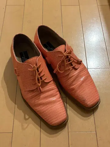 뱀 가죽 스퀘어 토 슈즈 핑크