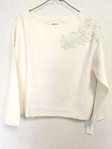 새상품 DIRECTOIRE(디렉투아르) 자수 풀오버(화이트)