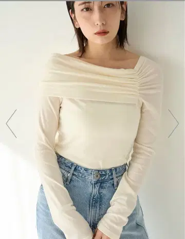 오프숄더 긴팔 상의 크림 스카이블루