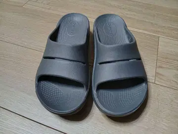 우포스 샌들