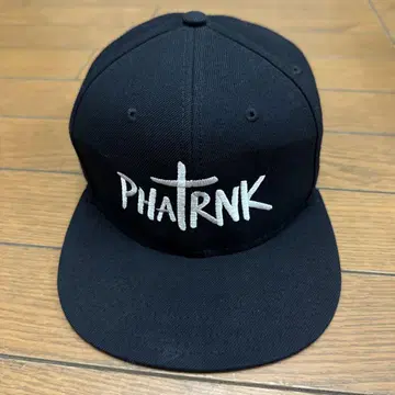 PHATRNK 블랙 스냅백 캡