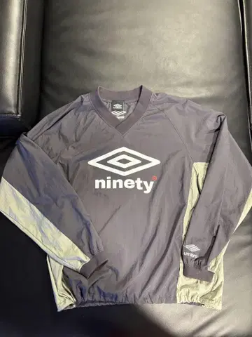Umbro ninety9090 다크 그레이 나일론 자켓 우먼