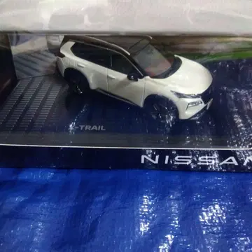 NISSAN X-TRAIL 화이트 모델카