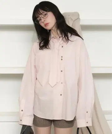 로인 누이 뉘앙스 버튼 타이 셔츠
