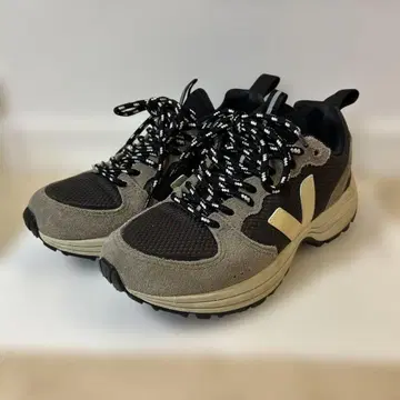 VEJA 스니커즈