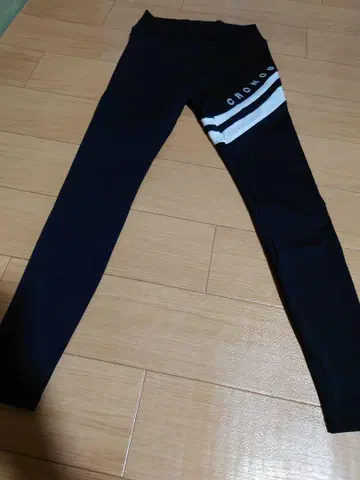 크로노스 스트라이프 디자인 블랙 레깅스