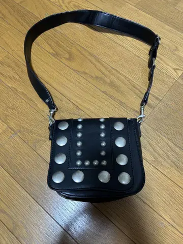 00's archive leather like studs hand bag
