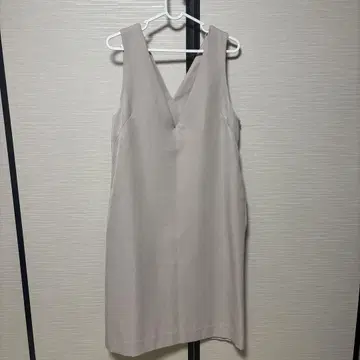 베이지 슬리브리스 V넥 원피스