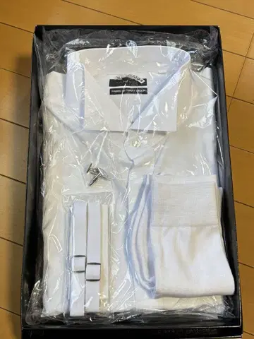 화이트 턱시도 셔츠 커프스 암밴드