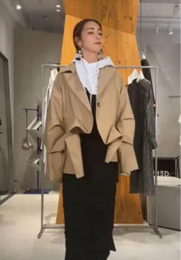 UN3D. 숏 오리가미 트렌치코트
