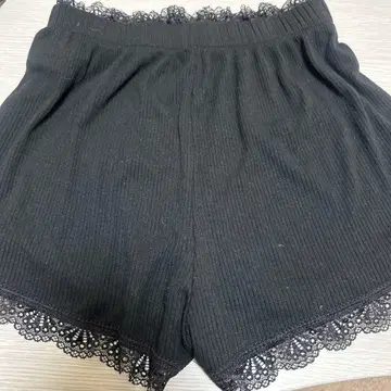블랙 리브 숏팬츠 레이스 밑단 포함