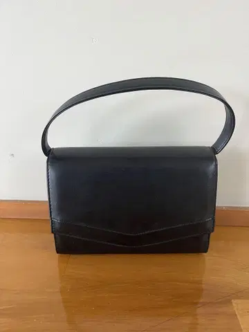 블랙 가죽 핸드백