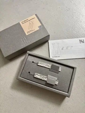 새상품급 TIN BREATH 귀걸이 8x50mm 실버