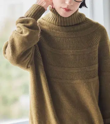 북유럽 생활 잡화점 FACTORY 야크 레이스 패턴 오프 터틀 니트 카키