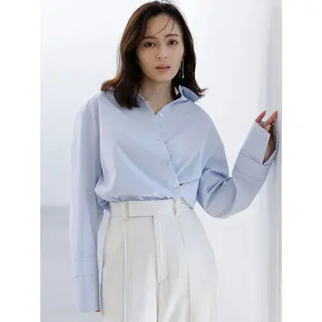 라이트 블루 긴팔 셔츠 아뉴앙스
