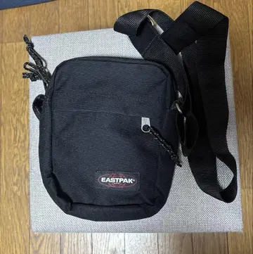 EASTPAK 블랙 숄더백